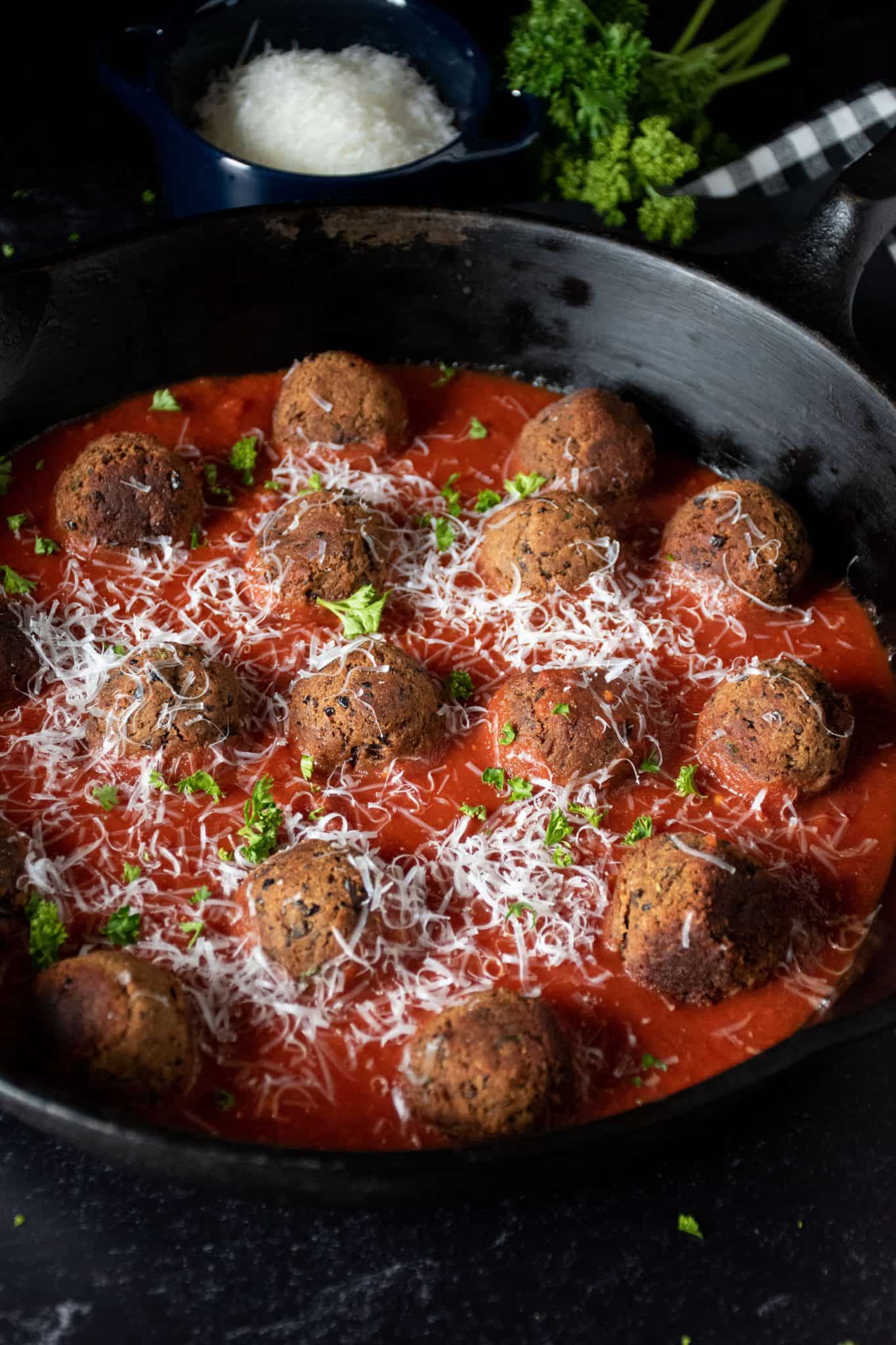 Skillet with meatballs made of black beans with marinara sauce.