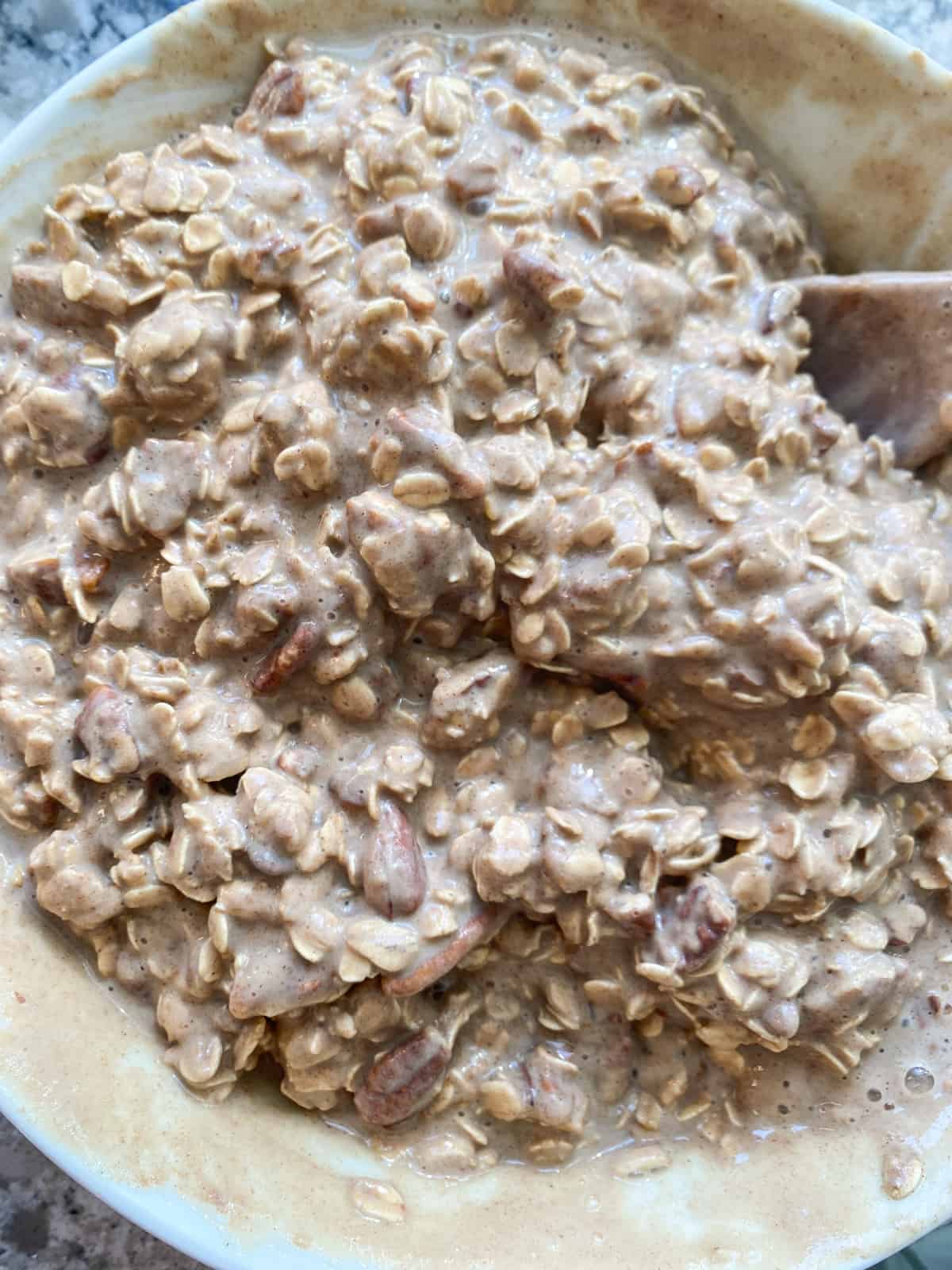 https://beingnutritious.com/wp-content/uploads/2023/11/Pecan-Pie-Oatmeal-combined-ingredients.jpg